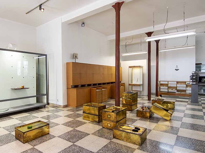 Exhibition view, Vade Retro, 2021, held at Galeria Tereza Seabra during Cold Sweat –– 1st Lisbon Contemporary Jewellery Biennial, photo: Eduardo Sousa Ribeiro