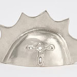 The collection seeks to reframe that pre-established power, turning it into a tool of self-defense and female empowerment. “Each piece is a declaration of strength and autonomy, a response to violence and imposed roles. It is an invitation for every woman from the North, and beyond, to reclaim these symbols, not as a reminder of oppression but as an affirmation of their right to safety and freedom,” declares the artist. ||| Codigo 23, Rebellious Step, 2024, shoe piece in lost wax, white alloy, 5.8 x 10.6 x 3.2 cm, photo courtesy of the artist