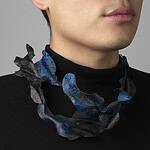 Sandra Bostock, Urban Walks Blue, 2022, necklace in copper, silver, leather, powder-coated paint, patina, 25 x 20 x 6 cm, photo: Mariana Achach