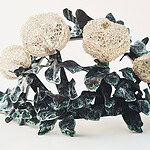 “I conceive of dreams as a temporary death, a passage that allows us to transcend the body,” says Annaid Hernández Villa. “Since childhood, crochet has been my most direct language, a way to clarify thought and transform memory. Through this work, I reinterpret dreams, giving them form—either to find meaning or to preserve them as tangible fragments of this second life.” ||| Annaid Hernández Villa, Al e g r í a, 2021, in brass, fine silver, sterling silver, 28 x 15 x 16 cm, photo courtesy of the artist