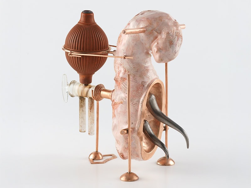 Tereza Dantas, Dream Keeper, photo: José Mesquita. The work can be attached to a chain to be worn.