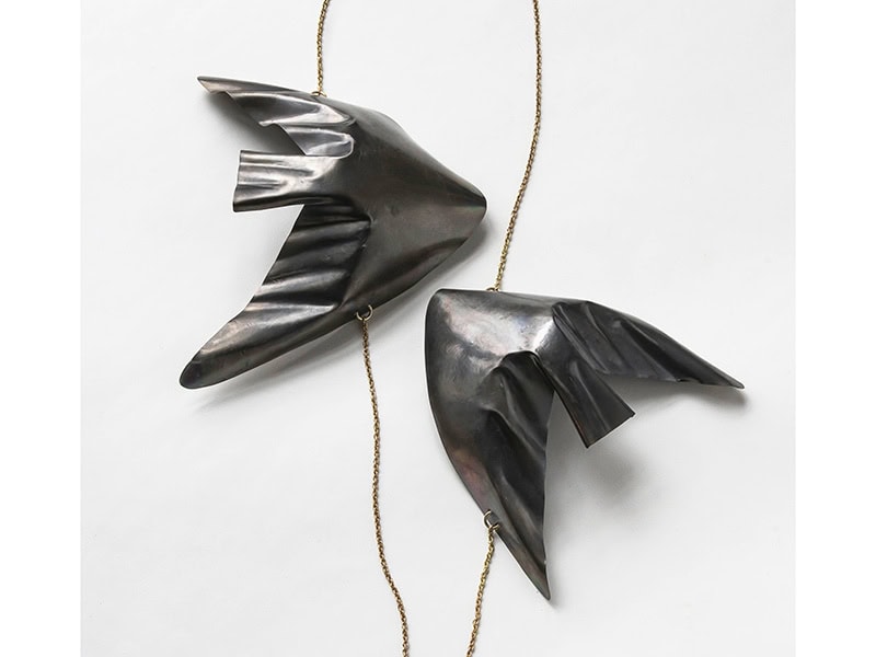 Dorothea Prühl, Migratory Birds (Zugvögel), 2025, in titanium, gold, the Museum of Fine Arts, Houston, promised gift of the Rotasa Collection Trust, ©Dorothea Prühl, photo: Matthias Ritzmann