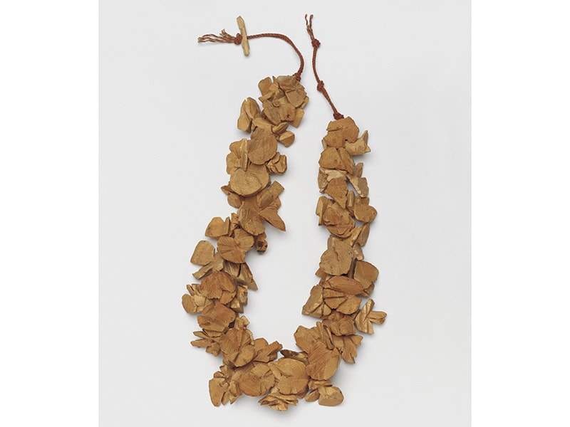 Dorothea Prühl, Flowers from Augustenberg (Blumen aus Augustenberg), 1989, in alder wood, string, the Museum of Fine Arts, Houston, promised gift of the Rotasa Collection Trust, © Dorothea Prühl, photo: Helga Schulze-Brinkop