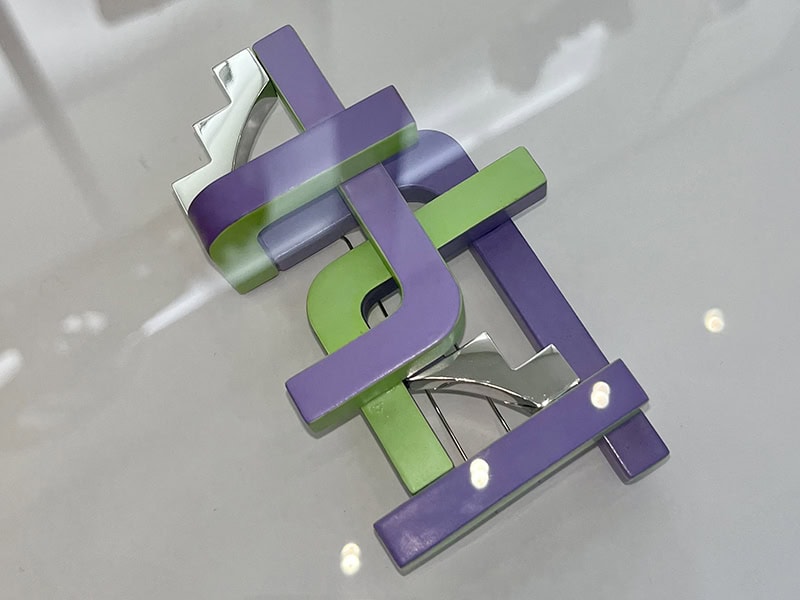 Soo-Young Kim, Grape Flavor, 2024, brooch in PLA, acrylic lacquer, sterling silver, platinum-plated brass, at Pinakotek der Moderne, Munich, Germany, photo: Kellie Riggs