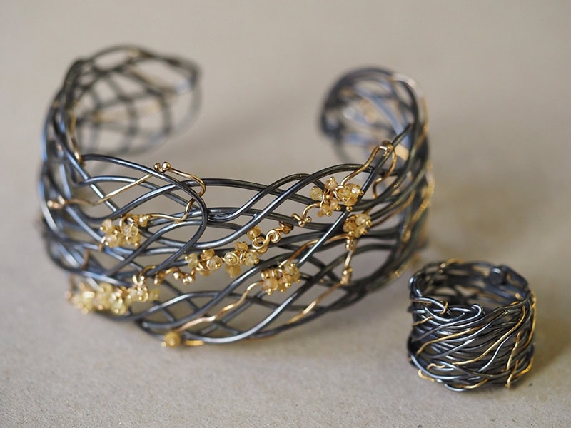 Nicola Bannerman, Tangle, cuff in woven oxidized sterling silver, 18-karat yellow gold, yellow sapphires, 38 x 74 x 59 mm, ring in woven oxidized sterling silver, 22-karat gold, 18 mm wide, 3 mm thick inner 18.5 mm diameter, photo: Jane Bowden