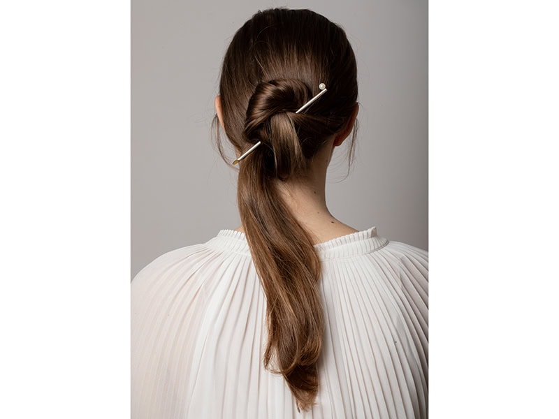 Michal Oren, Hair-pin (The Thick Option), 2025, hair jewelry in silver, 18-karat gold, pearl, photo: Roni Cnaani