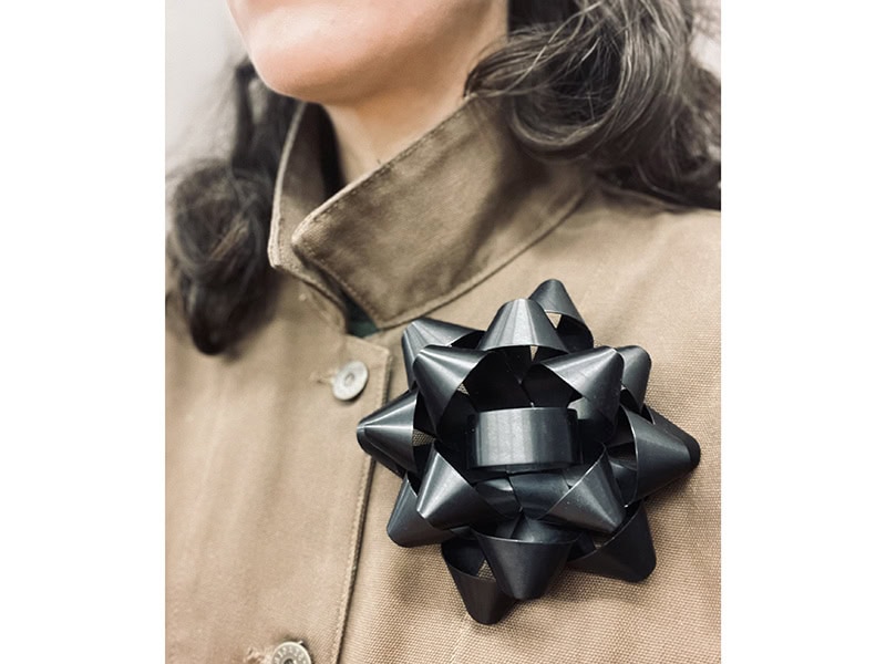 Julia Harrison, Gift Bow Brooch, 2023, in anodized aluminum, stainless steel, 5 ½ x 5 ½ x 1 ¼ inches (140 x 140 x 32 mm), photo courtesy of the artist