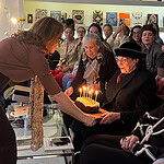 Celebrating Helen Drutt-English’s 95th birthday! The Jewelry Library’s Karen Davidov presented a cake to celebrate this momentous occasion. Helen is a cherished member of AJF and a powerhouse in the field of contemporary art jewelry, photo: Stef Fedor