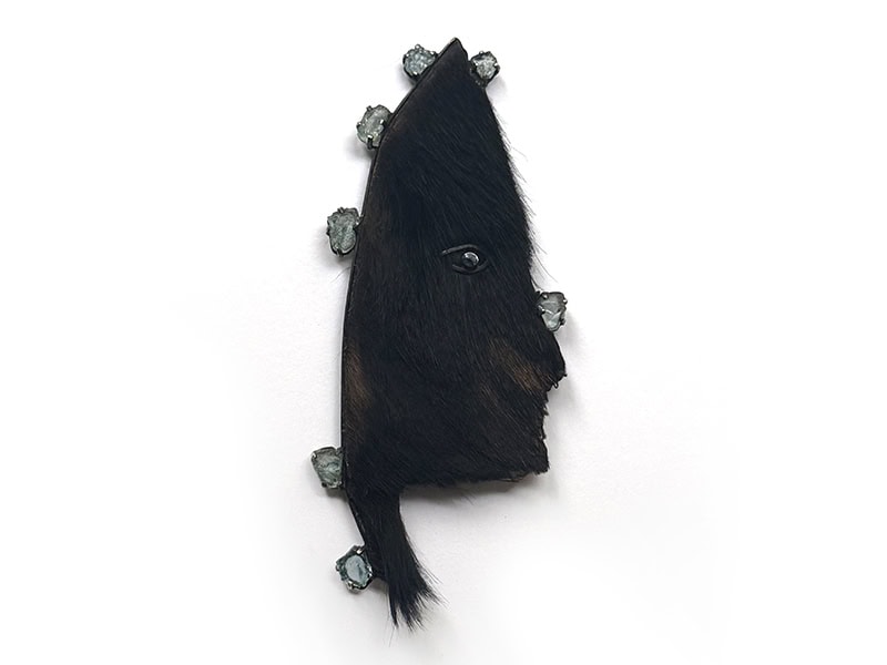 Kadri Mälk, Lord, brooch in moleskin, photo: Luca Adie