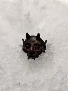 DER-KRAMP-bague_krampus_argent_noirci_grenats-collection_krampus-le_baron_samedi.5