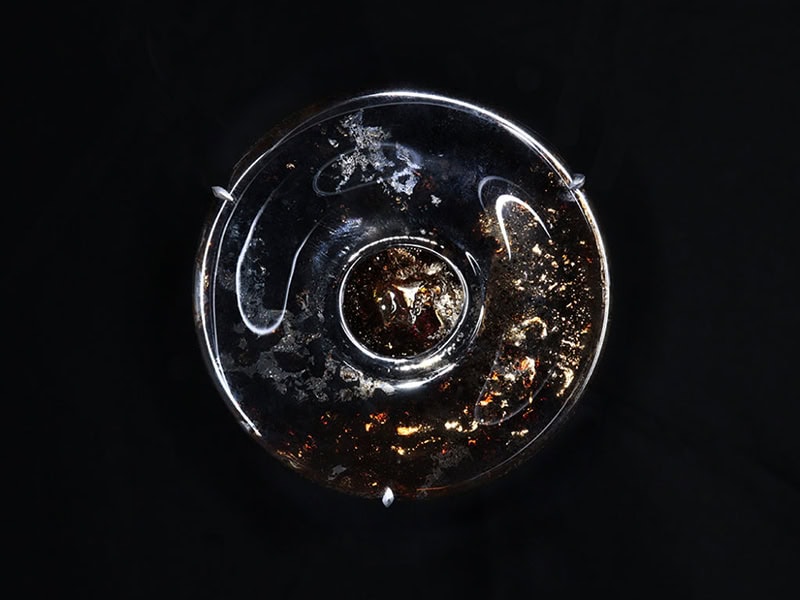 Nicolas Christol, Polymère, 2021, in blown glass, silver, patina, amber from Chiapas, 4 inches (100 mm) in diameter, ©N. Christol, photo courtesy of the artist