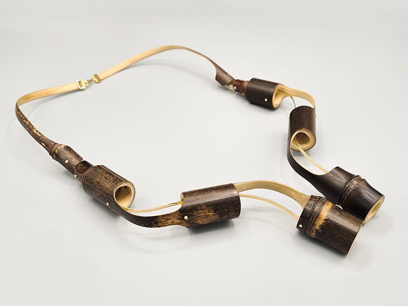 Marion Vidal, Necklace "Muse," in black bamboo and 18-karat yellow gold, unique piece for MiniMasterpiece, 2026, photo courtesy of Galerie MiniMasterpiece