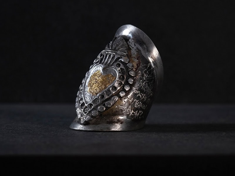 Mélane Zumbrunnen, Promise Made, Promise Kept, 2021, silver, gold leaf, keum-boo, photo courtesy of Espace Borax