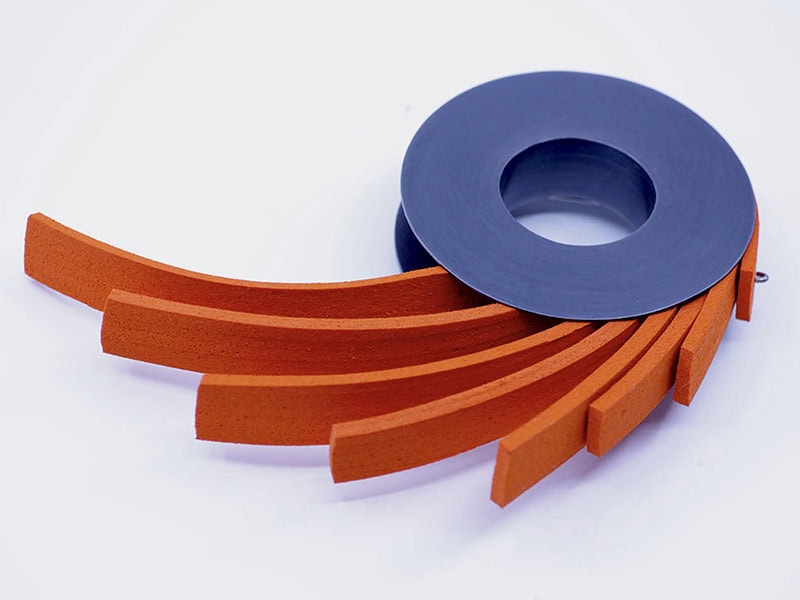 Radka Passianova, All but Forgotten, 2021, broch in sterling silver, stainless steel pin, discarded flip flops, 2 ¾ x 2 ⅜ x ⅝ inches (70 x 60 x 15 mm), photo: artist