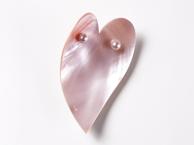 Zhipeng Wang, Heart of Ocean #24, 2026, brooch in Akoya pearl, pink shell, sterling silver, stainless steel wire, 3 ⅜ x 2 x ½ inches (86 x 52 x 12 mm), photo courtesy of the artist