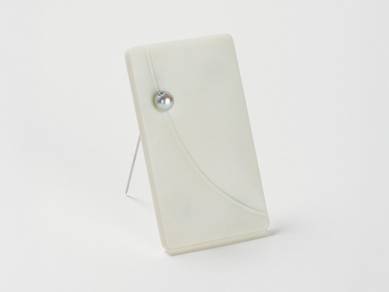 Zhipeng Wang, Stone Gambling #10, 2025, brooch in Hetian jade, pearl, 9-karat white gold, stainless steel wire, 2 ⅝ x 1 ⅝ x ⅜ inches (68 x 40 x 11 mm), photo: © Chaoqi Xu