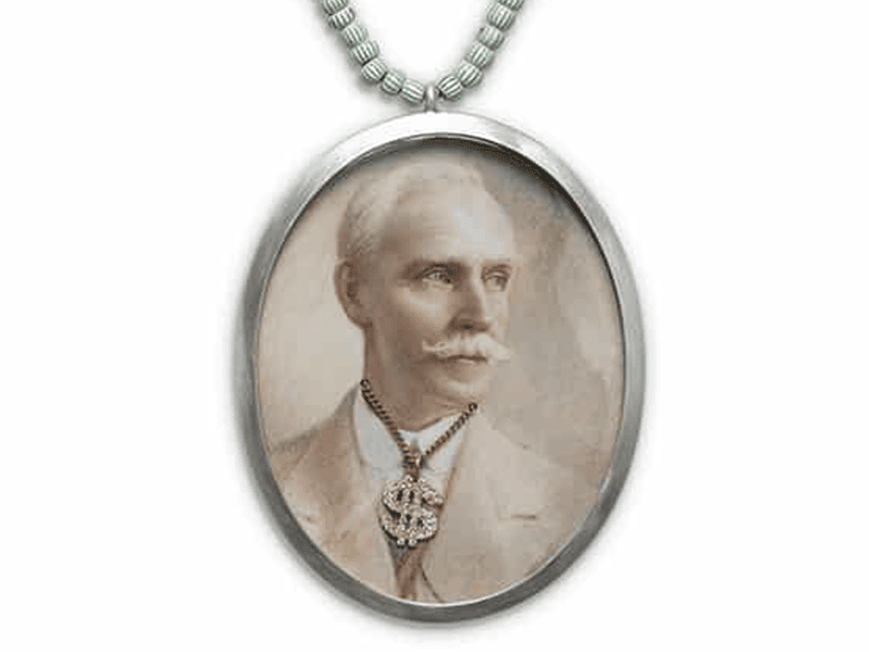 Pendant by Geraldine Fenn