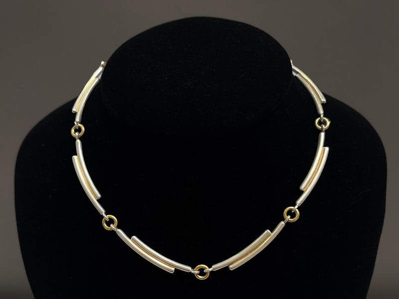 Naomi Kurita, Yellow Gold/Silver Necklace, 2025, in 18-karat yellow gold, sterling silver, 15 inches long, photo: Rachael Forbes