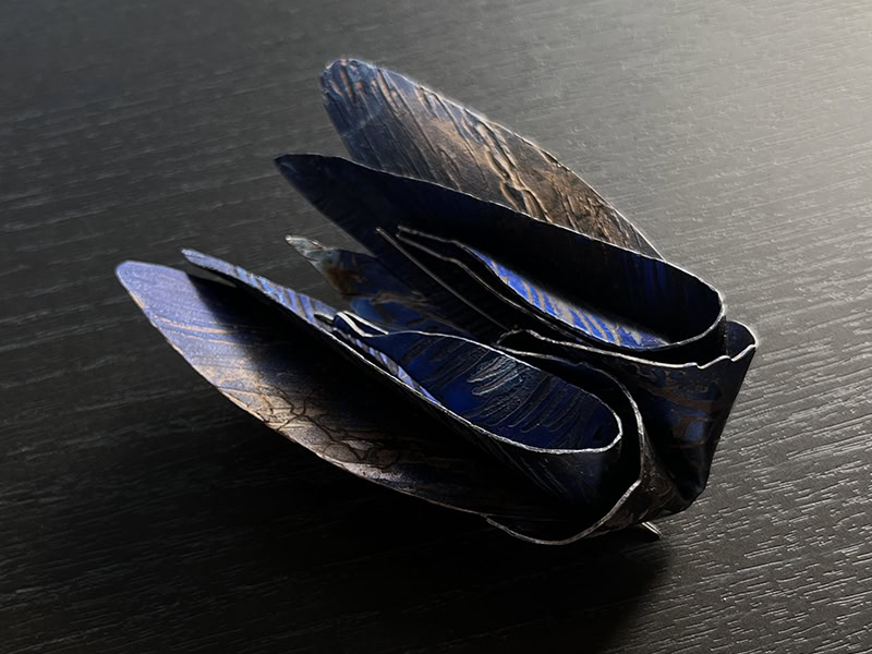 Objects Beautiful gallery, Mei Fang Chiang, The Other Shore #17 2022, brooch in aluminum, stainless steel wire, 80 x 65 x 28 mm, photo: artist