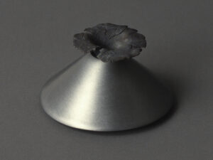 Therese Hilbert, brooch, 1996, blackened silver, ø 5.7 cm, 3.2 cm tall, photo: Otto Künzli VG Bild-Kunst Bonn, 2026