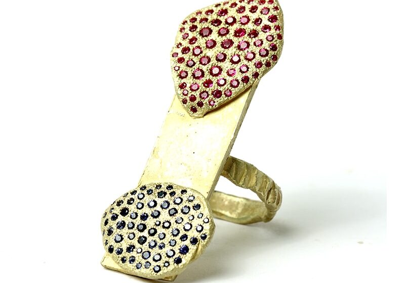 Karl Fritsch, Untitled, 2021, ring, gold, synthetic rubies and sapphires, 25 x 80 x 25 mm, photo: artist